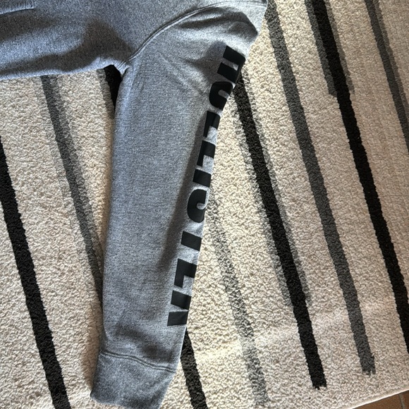 Hollister Men’s Sweater - Picture 3 of 7